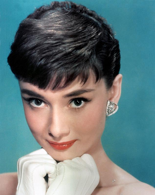 Portrait of the American Actress Audrey Hepburn, photo for promotion of film Sabrina à Photographies de Célébrités