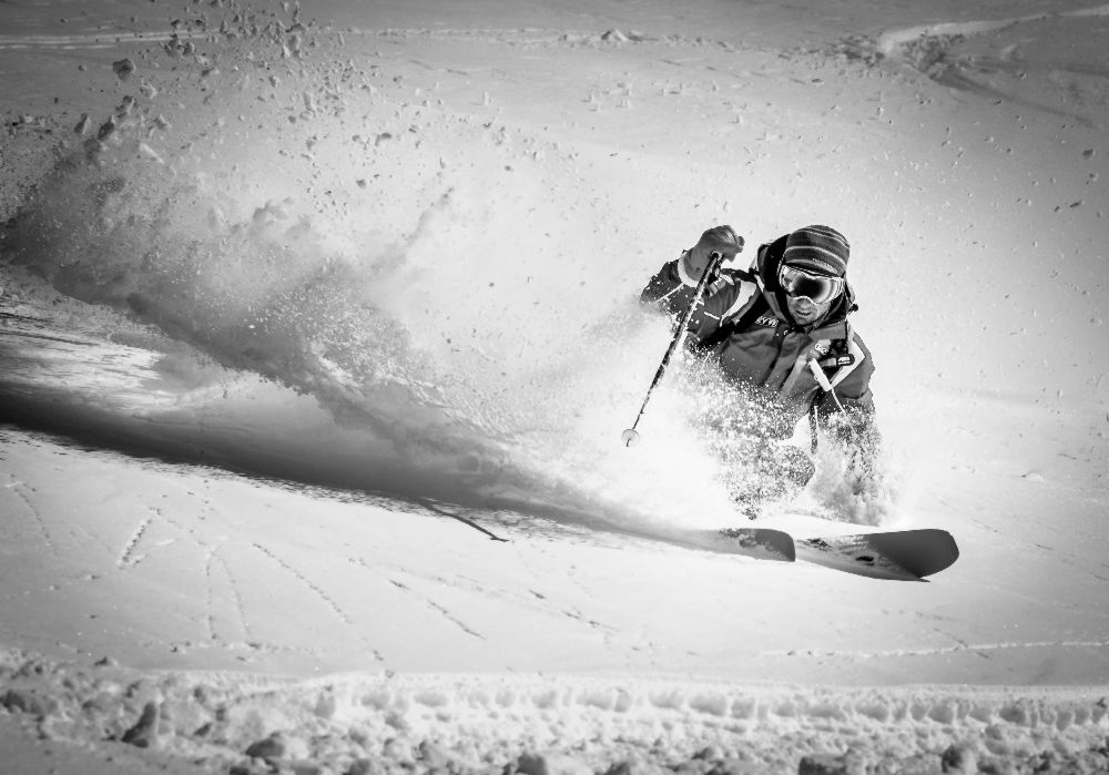 Henri making a powder turn... à Eric Verbiest