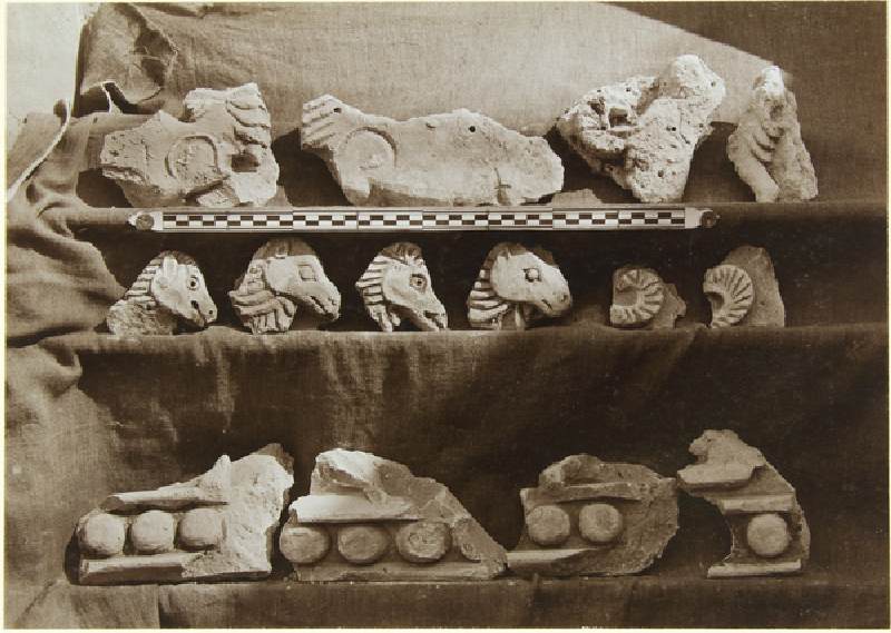 Excavation of Samarra (Iraq): Fragments of a Frieze with Camel Figures, from the Palace of the Calip à Ernst Herzfeld