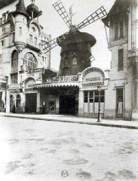 The Moulin Rouge in Paris, 1921 (b/w photo) 