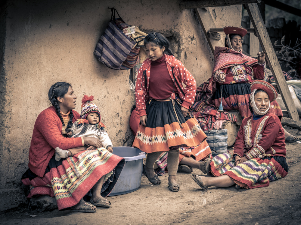 Andean women à Eyal Alcalay