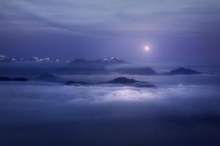 Moonrise above a sea of fog
