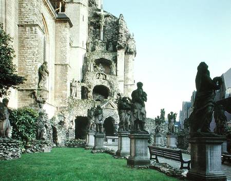 Sculptures and grotto from the 'Calvary' in the grounds of the church (photo) à École flamande
