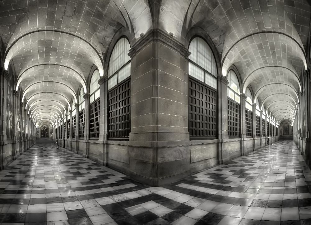 The corridors of The Escorial à Fran Osuna