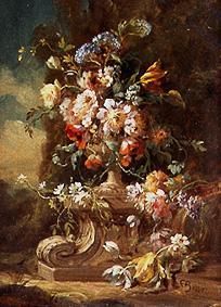 Botte de fleurs dans un vase d'argile sur une balustrade à Francesco (Vercelli) Bosso