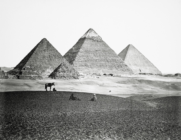 The Pyramids of El-Geezah, from the South-West, 1858 (b/w photo)  à Francis Frith
