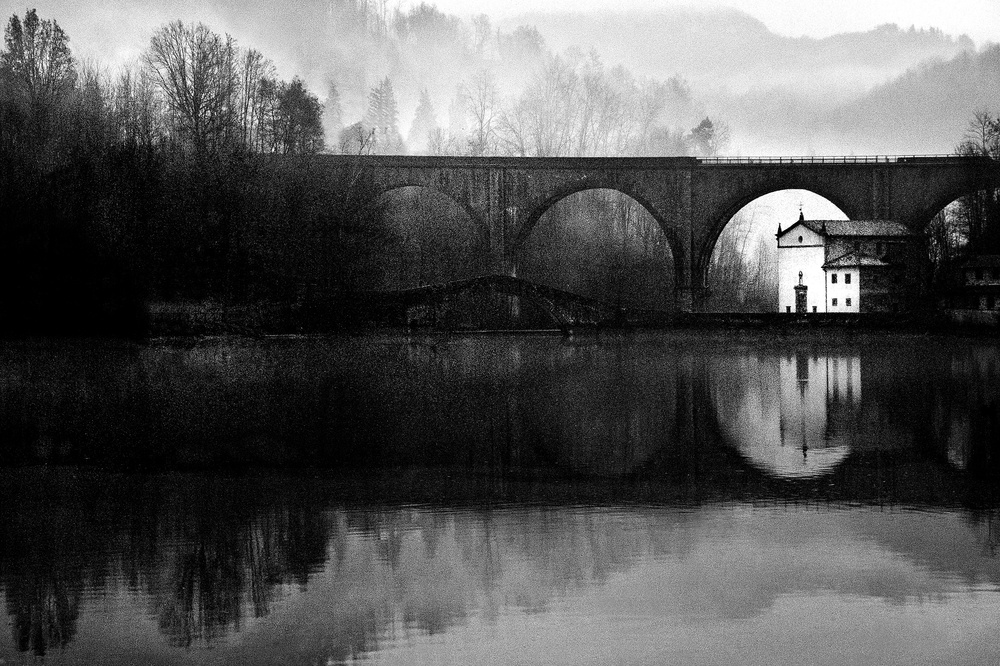 fog on the lake à Franco Maffei