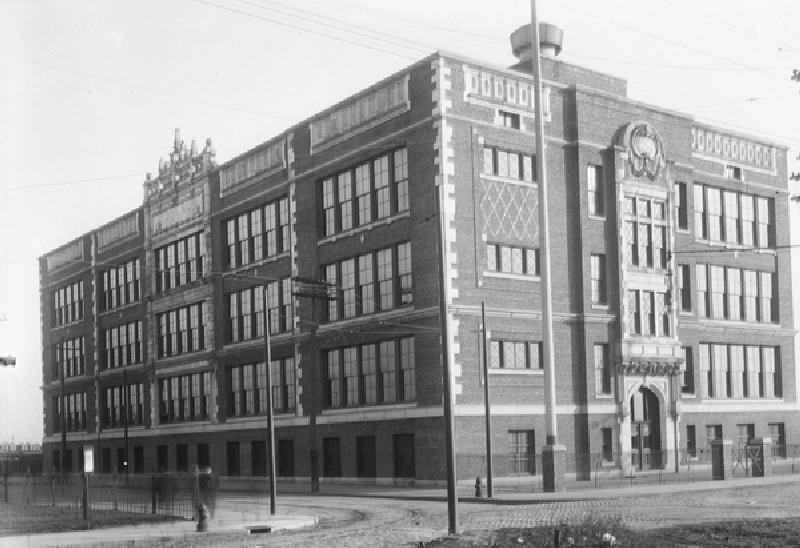 View of Anthony Wayne School, 1914 (b/w photo) à Franklin Davenport Edmunds