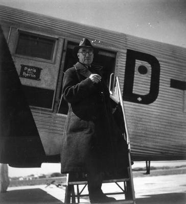 Andre Gide travelling in USSR, 1936 (b/w photo) à Photographe français (20ème siècle)