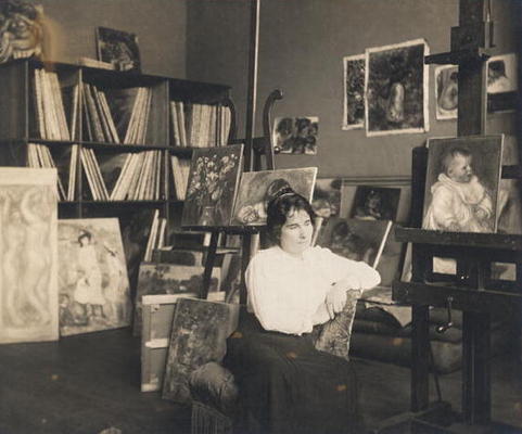 Portrait of Gabrielle Renard (1878-1959) (b/w photo) à Photographe français (20ème siècle)