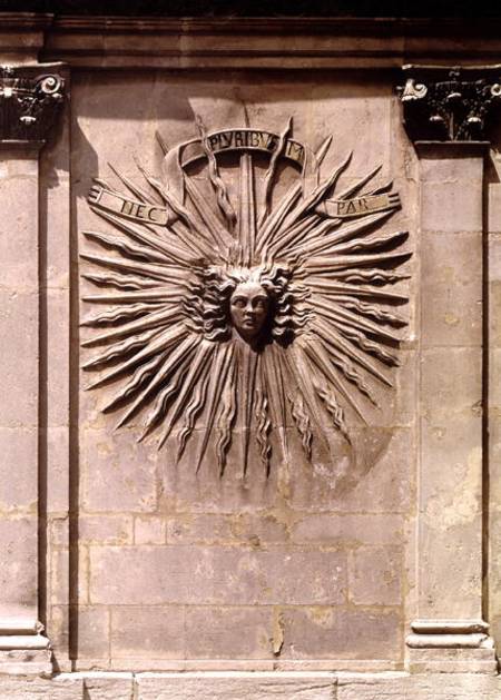 Relief of the sun from the facade à École française