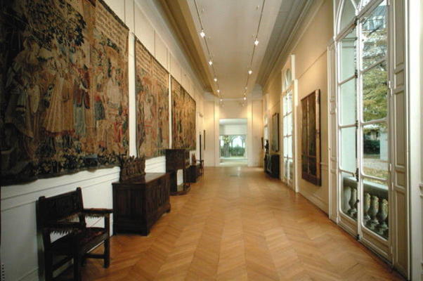 View of the gallery on the ground floor, 18th-19th century (photo) à École française