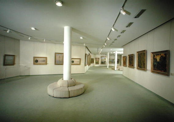 View of the basement exhibiting works by Claude Monet (1840-1926) (photo) à Ecole Française, (20ème siècle)