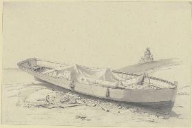 Ein Boot auf dem Strande liegend, in der Ferne drei Figuren