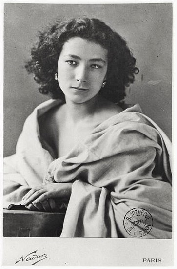 Sarah Bernhardt (1844-1923) in costume, c.1860 à (Gaspard Felix Tournachon) Nadar