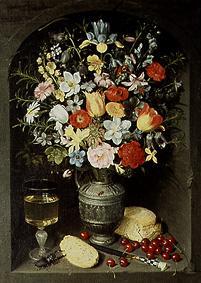 Botte de fleurs dans la cruche argentée dans un crénau debout. à Georg Flegel