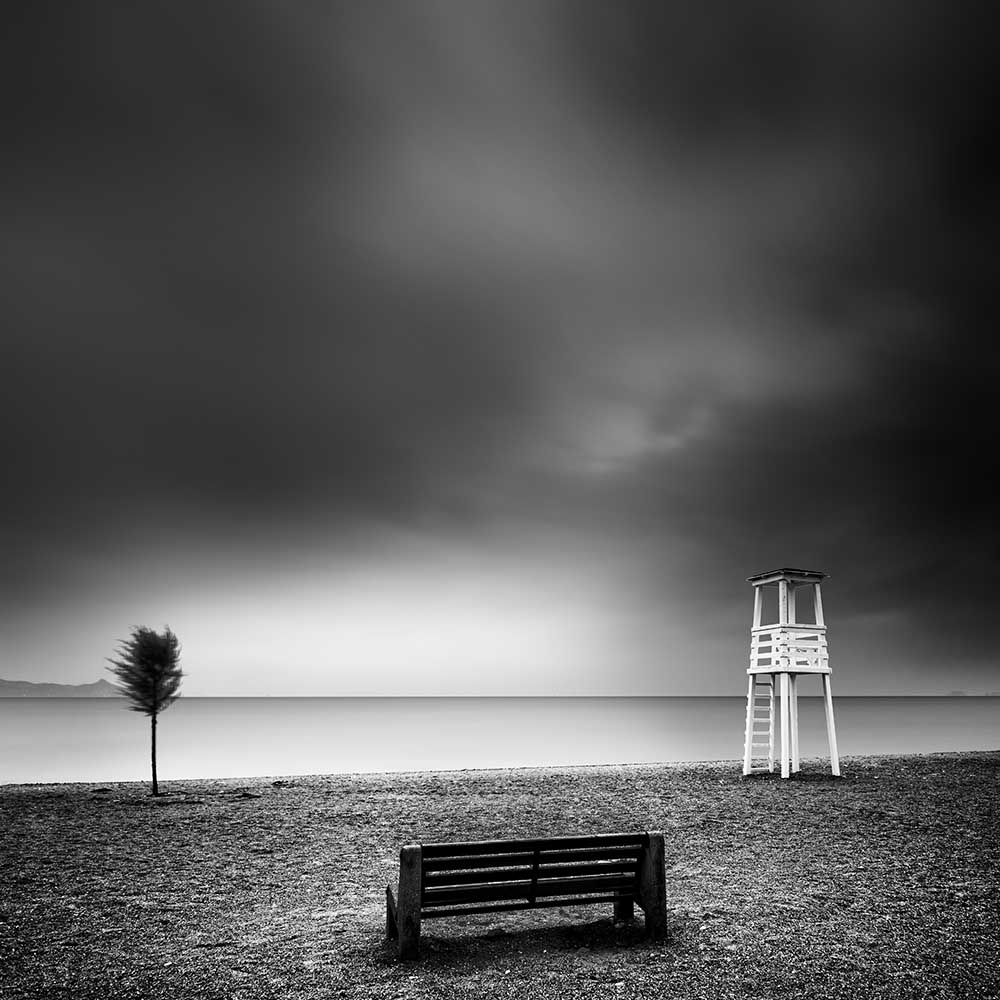 Bench on the Beach à George Digalakis