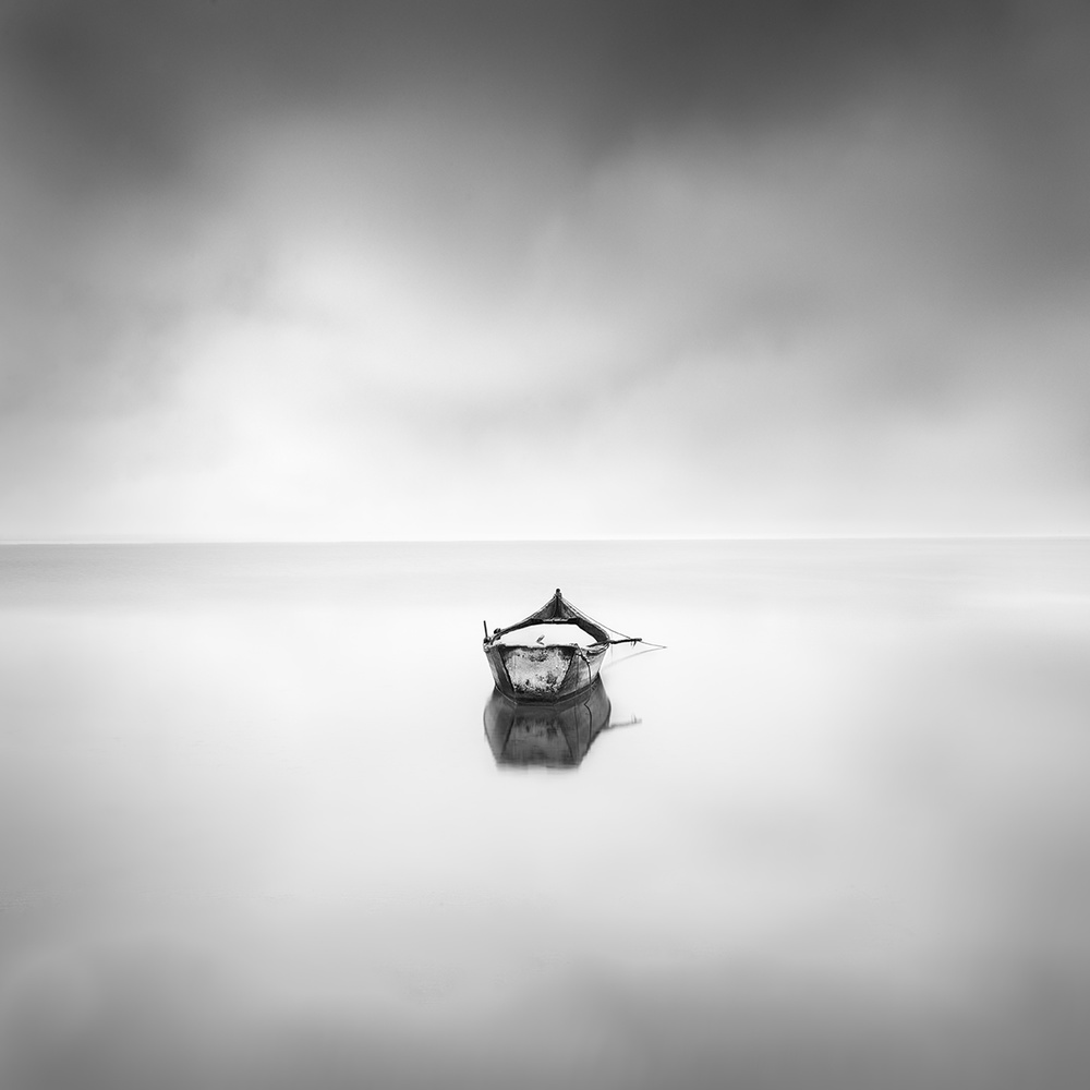 Lonely boat à George Digalakis