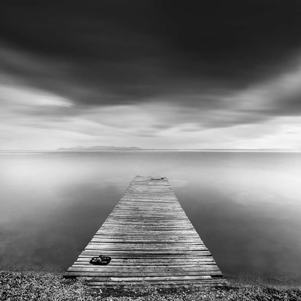 Pier with Slippers à George Digalakis