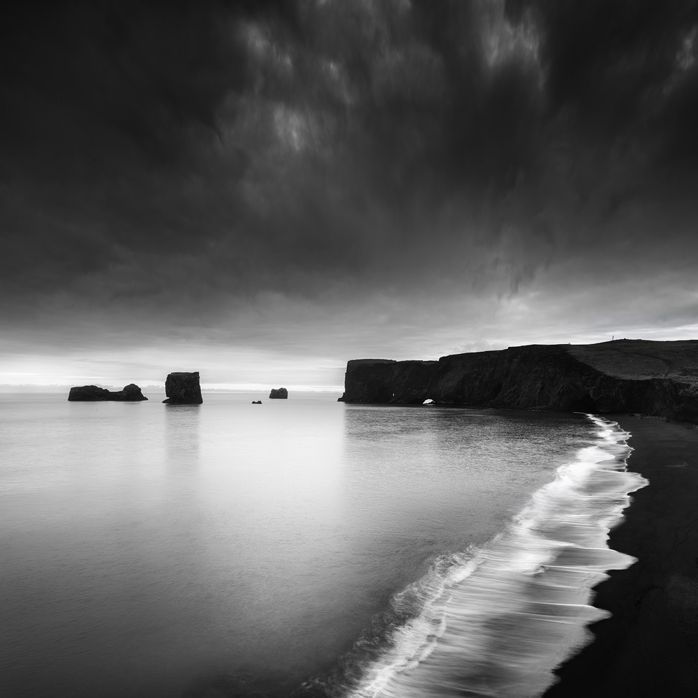 Lapping at the Shore of a Solitary Ocean à George Digalakis