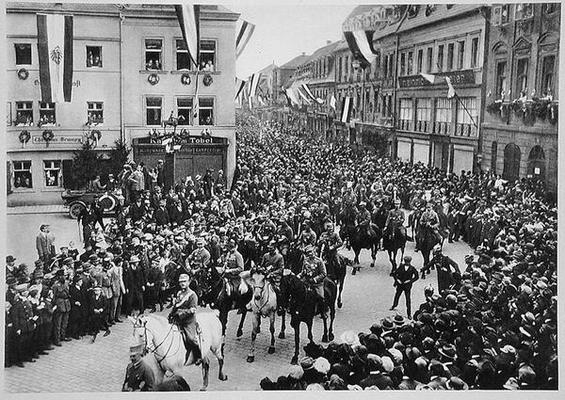Parade of the first mounted SA divisions on Germany Day in Bayreuth, 1923, from 'Deutsche Gedenkhall à Photographe allemand, (20ème siècle)