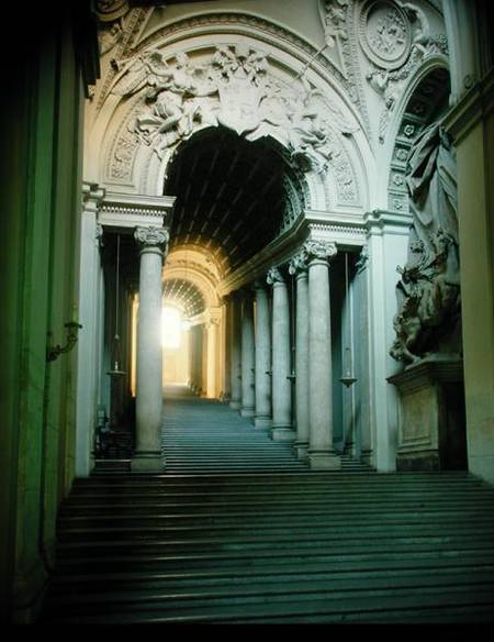 Interior with view of the staircase (photo) à Gianlorenzo Bernini