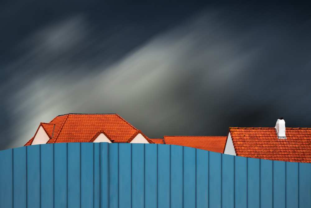 Living behind the fence à Gilbert Claes