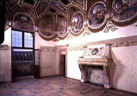 View of the Camera dei Venti, showing the stucco fireplace and frieze with zodiac roundels above à Giulio Romano