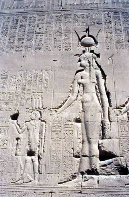 Relief depicting Cleopatra VII (69-30 BC) and her son Ptolemy XVI, from the rear wall of the temple à Gréco-Romain