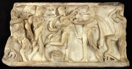 Fragment of a sarcophagus depicting satyrs and a maenad à Art Grec