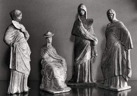Group of draped women, from Tanagra à École grecque