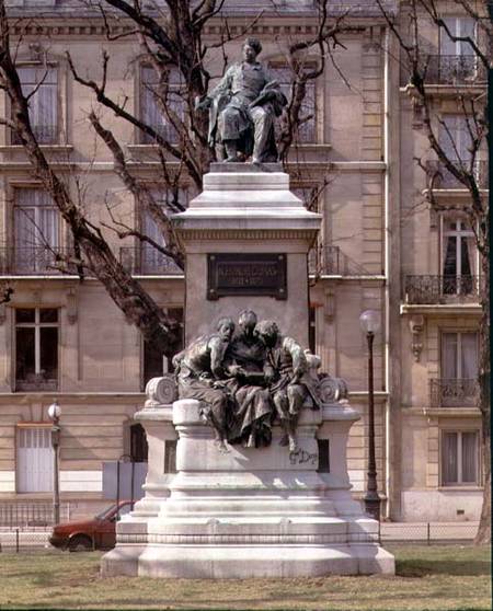 Monument to Alexander Dumas pere (1802-70) French novelist and playwright à Gustave Doré