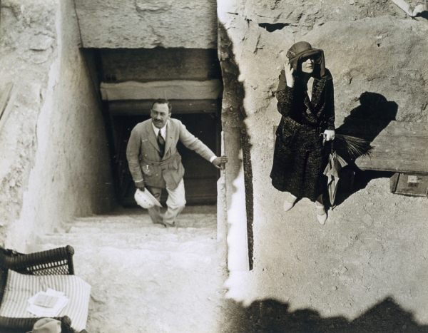 Lady Ribblesdale and Mr Stephen Vlasto at the Tomb of Tutankhamun, Valley of the Kings, 1923 (gelati à Harry Burton