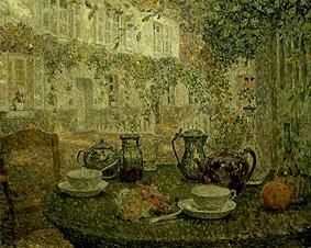 Vaisselle de café sur une table de pierre. à Henri Le Sidaner