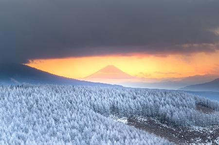 Sea of Foggy Ice and Mt.Fuji