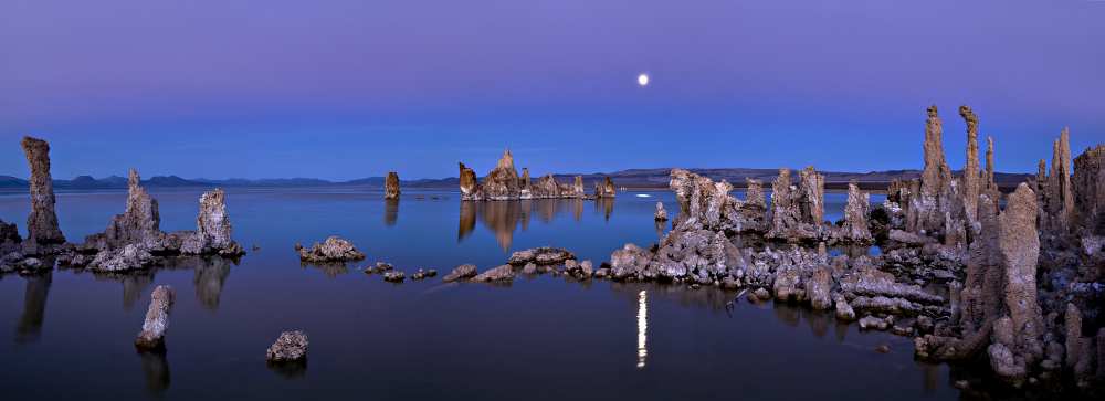 Mono Lake moon rise à Hua Zhu