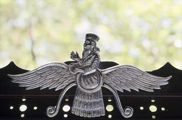 Faravahar, Zoroastrian parsi symbol (metal)  à École indienne