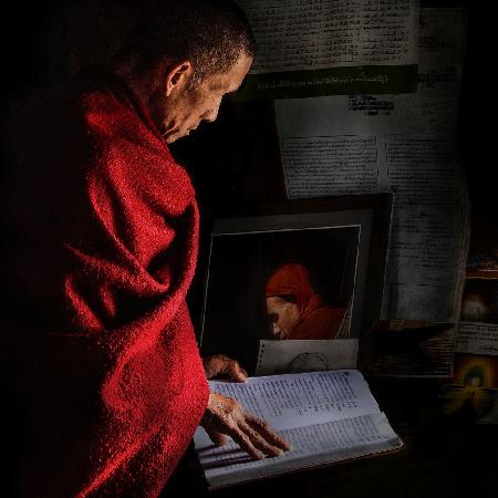 Burmese monk in preyer