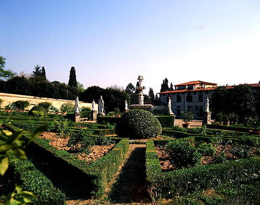 View of the Italian Garden, Villa di Castello (photo) à École italienne (15ème siècle)