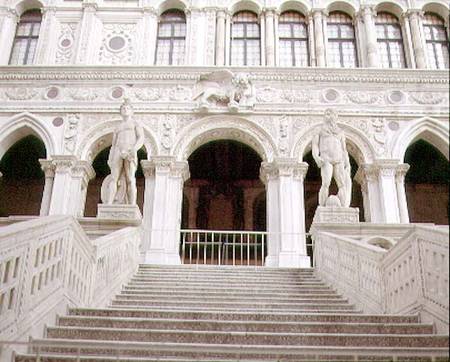 View of the Scala dei Giganti designed by Antonio Rizzo (1484-1501) with statues of Mars and Neptune à Jacopo Sansovino