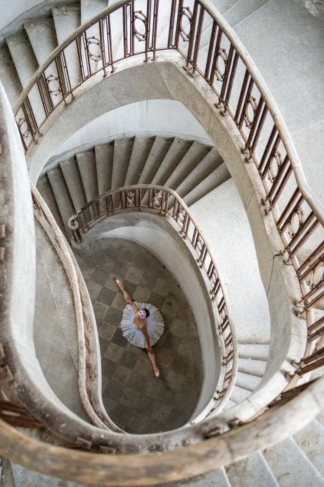 Ballerina in der Treppe à James Graf