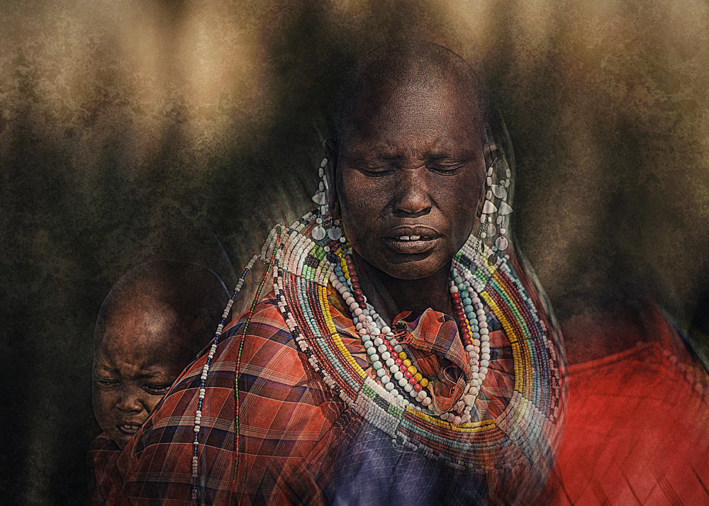 Masai woman with baby à Jan van der Linden
