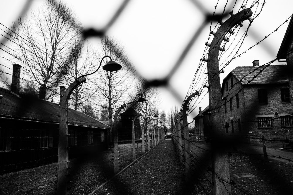 Behind the fences - Auschwitz I à Javier Palacios Prieto