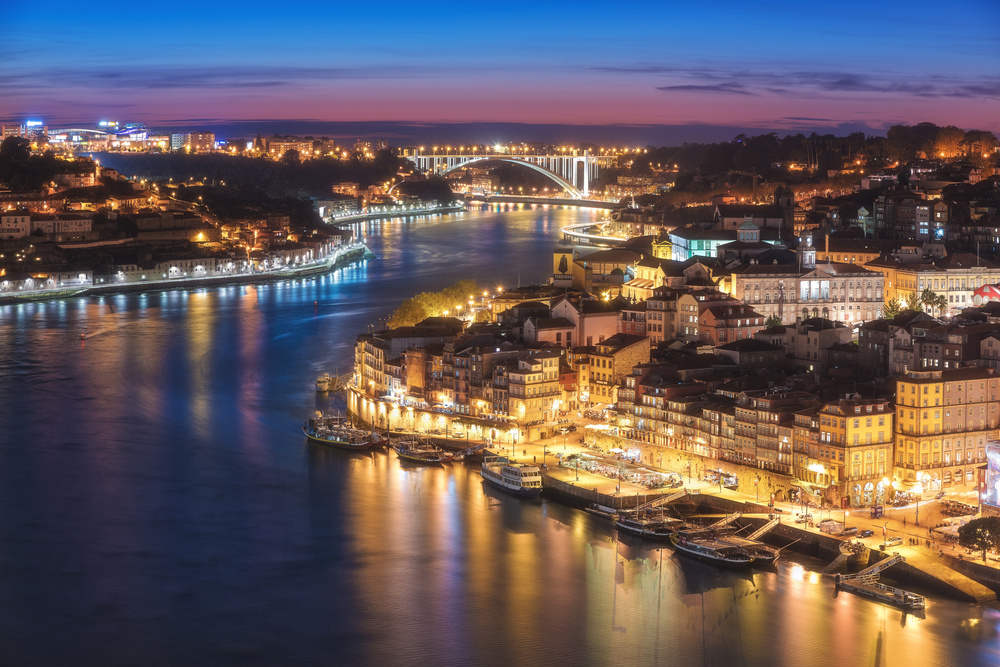 Portugal - Porto Skyline à Jean Claude Castor