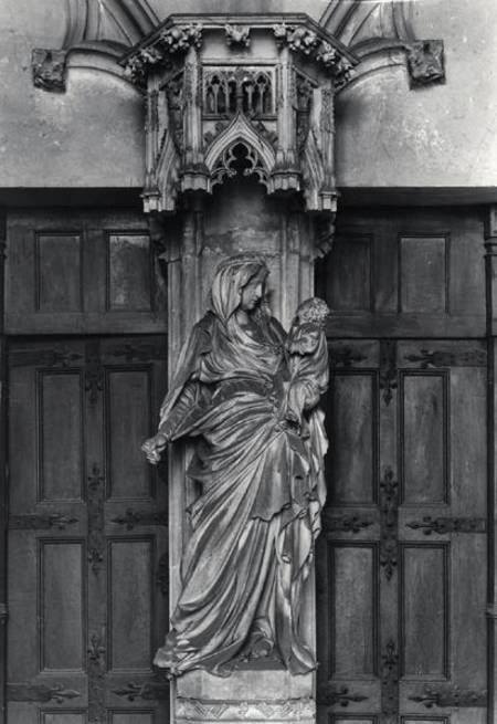 Portal with a trumeau depicting the Virgin and Child à Jean de Sluter
