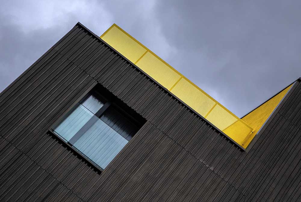 The yellow balcony à Jef Van den