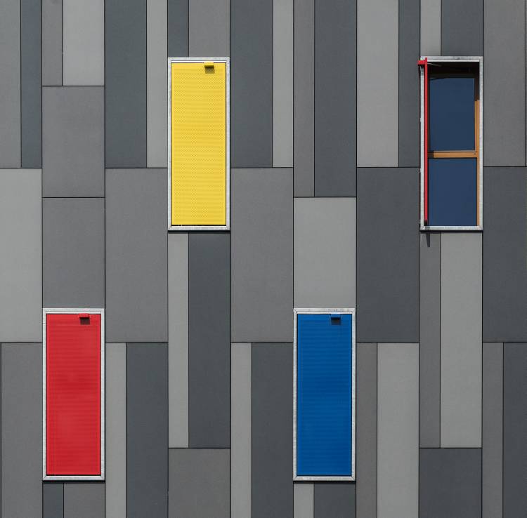 Three Colors and a Window à Jef Van den