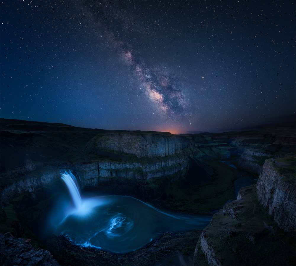 Palouse waterfall and the Milky Way à JIE CHEN