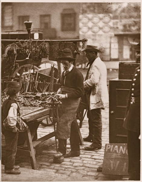 The Street Locksmith, from ''Street Life in London'', 1877-78 (woodburytype)  à John Thomson