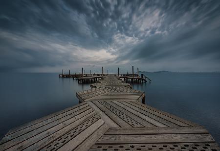 Carmolí footbridge at sunrise